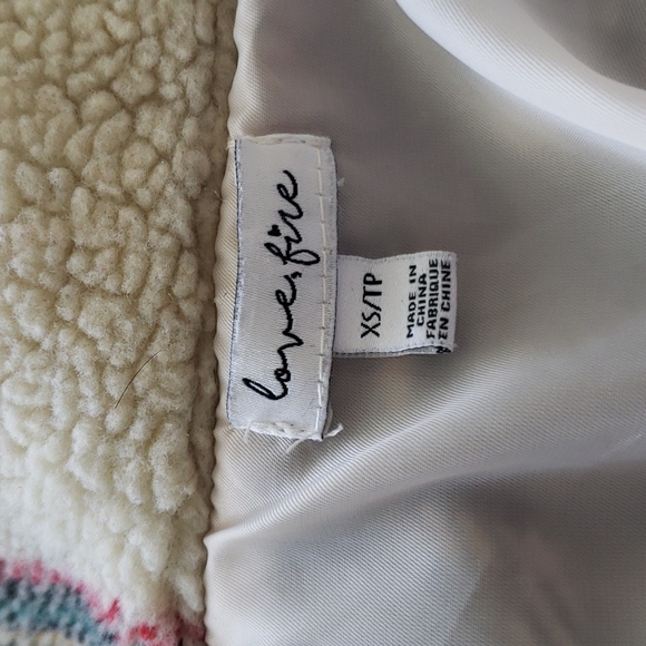 Shacket - Picture 4 of 4